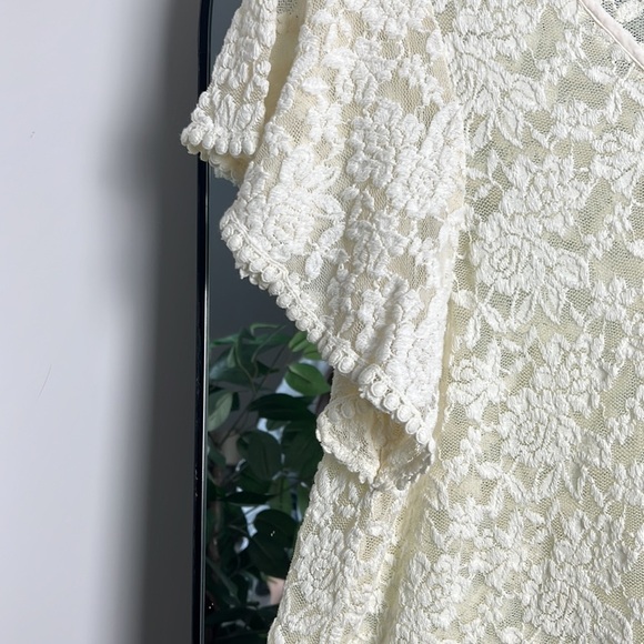 H&M (label of graded goods) Cream Floral Lace Short Sleeve Blouse Size M - Picture 2 of 6